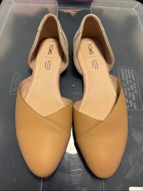 TOMS Women's Tan D'Orsay Leather Flats - Camel